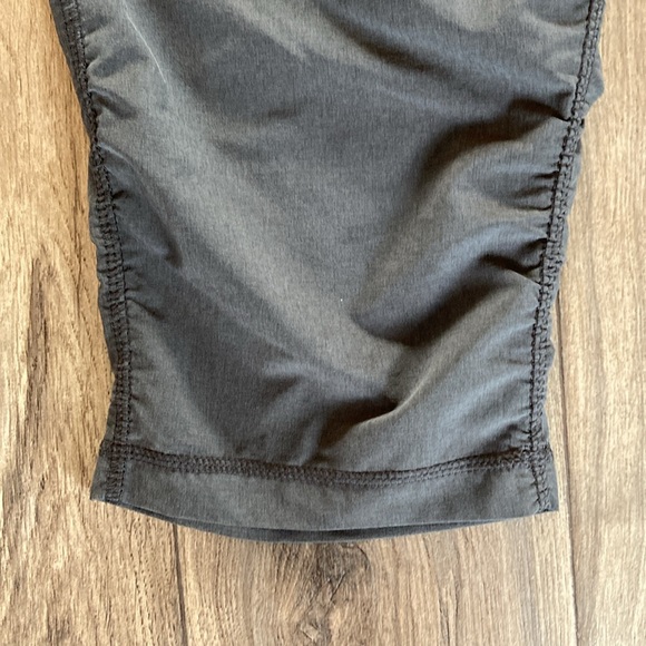 Ladies Kirkland Brand Active Capris Size Large - Picture 8 of 8